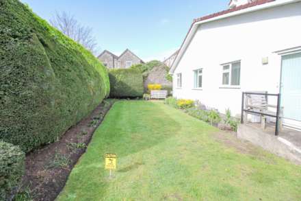 Central Level Location**Over 60's**Lift Access**close to all Amenities**, Image 9