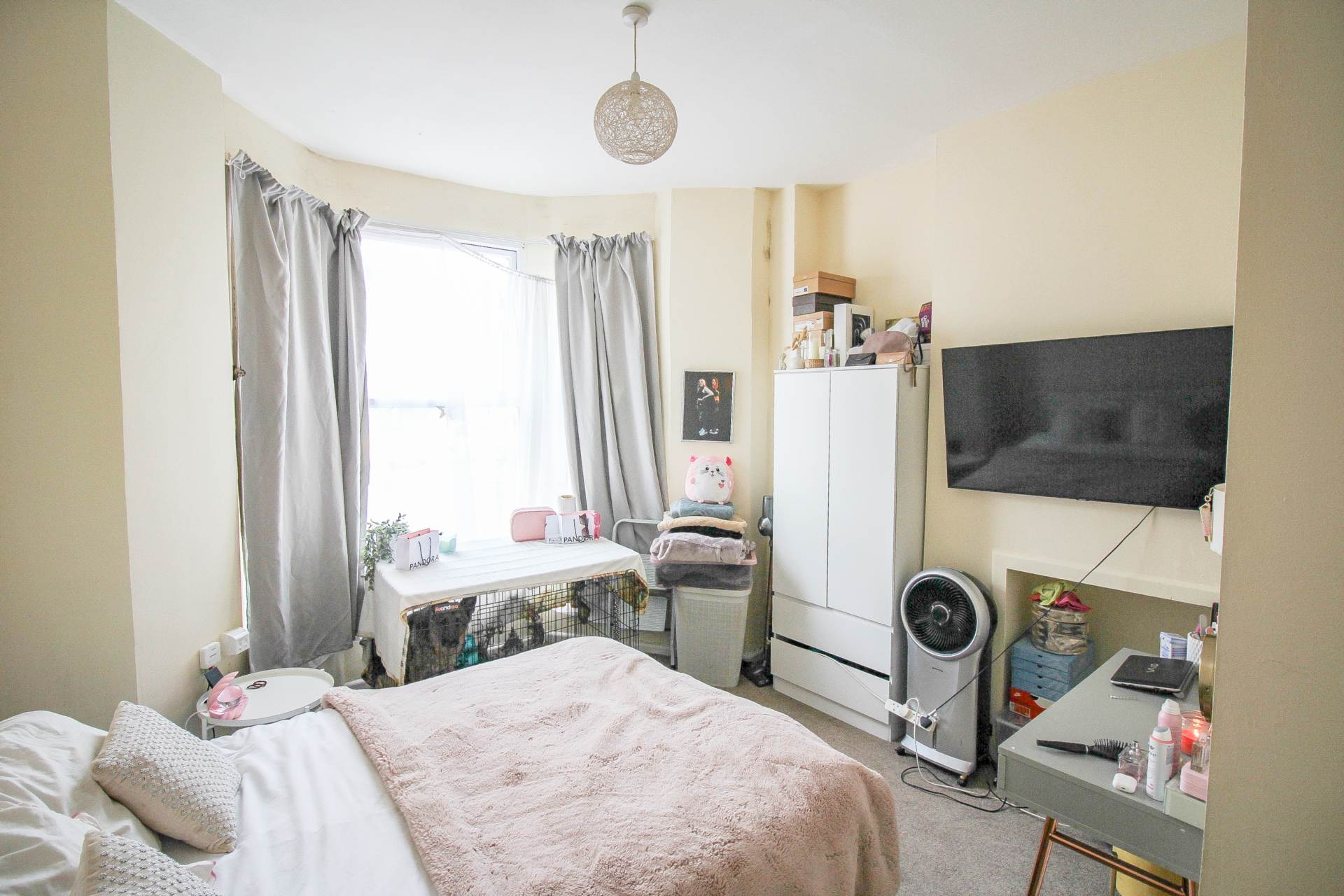 Central Location**1-2 bedrooms**Courtyard**Off Street Parking**, Image 3