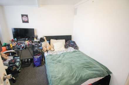 Central Location**1-2 bedrooms**Courtyard**Off Street Parking**, Image 4