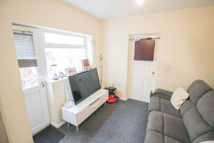 Central Location**1-2 bedrooms**Courtyard**Off Street Parking**, Image 5