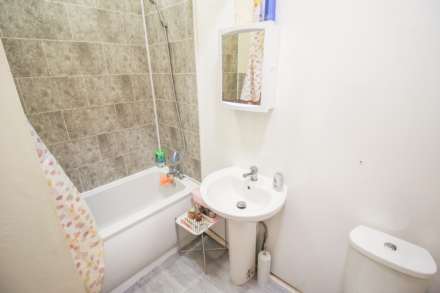 Central Location**1-2 bedrooms**Courtyard**Off Street Parking**, Image 6