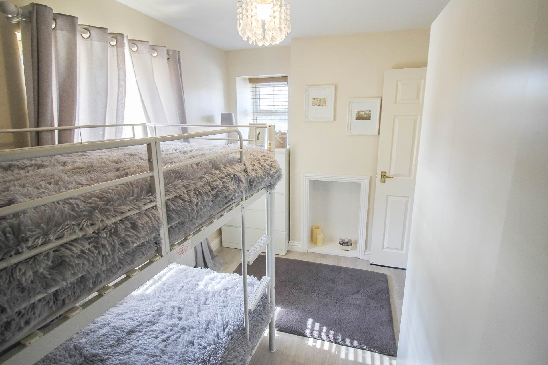 High Street**Charming Semi Detached Period Cottage** Sunny Private Garden**Off Street Parking 2-3 Cars**, Image 10