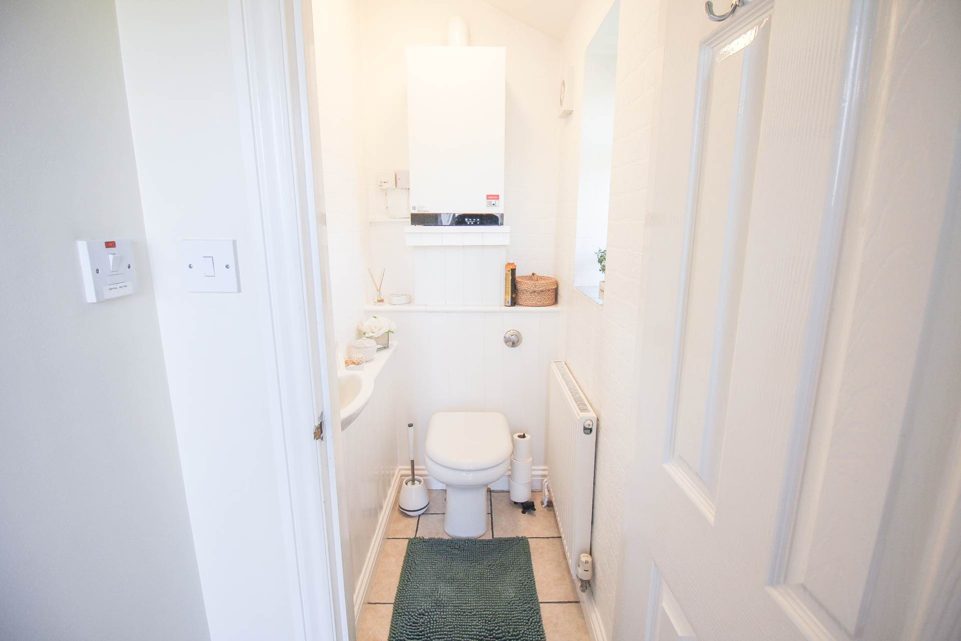 High Street**Charming Semi Detached Period Cottage** Sunny Private Garden**Off Street Parking 2-3 Cars**, Image 13