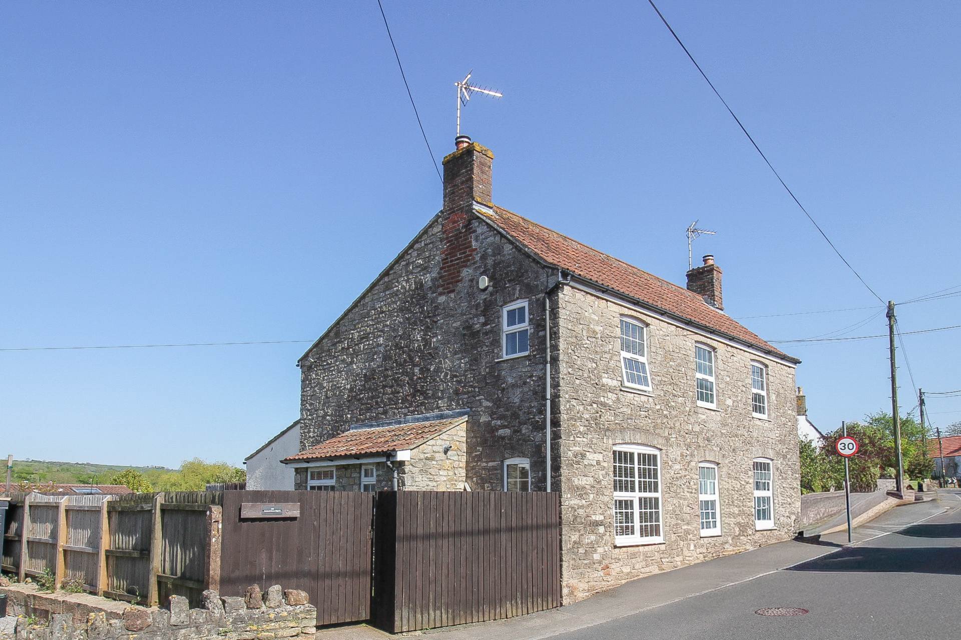 High Street**Charming Semi Detached Period Cottage** Sunny Private Garden**Off Street Parking 2-3 Cars**, Image 17