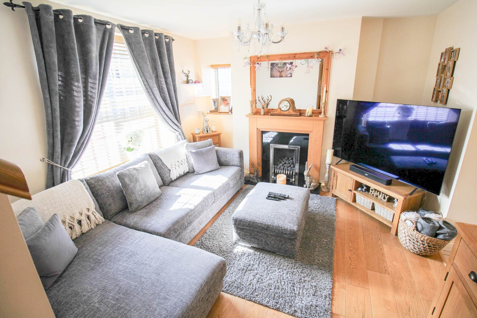 High Street**Charming Semi Detached Period Cottage** Sunny Private Garden**Off Street Parking 2-3 Cars**, Image 6