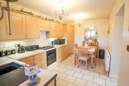 High Street**Charming Semi Detached Period Cottage** Sunny Private Garden**Off Street Parking 2-3 Cars**, Image 3
