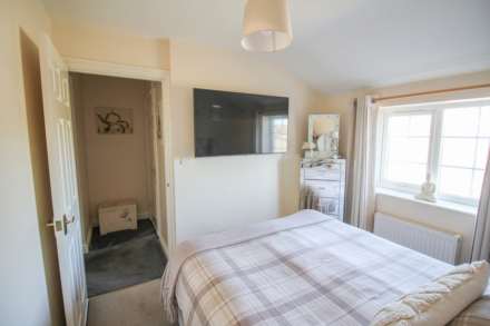 High Street**Charming Semi Detached Period Cottage** Sunny Private Garden**Off Street Parking 2-3 Cars**, Image 9