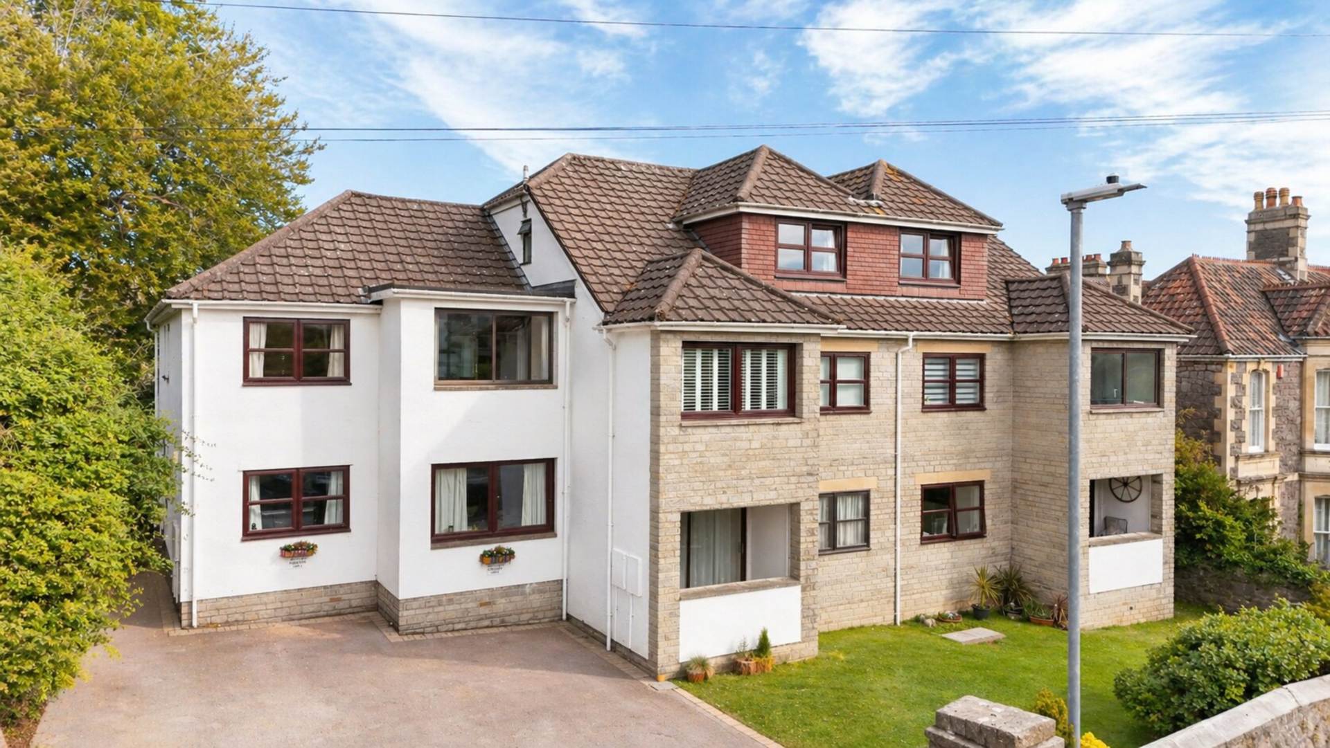 Hill Road** Own Entrance**Well Managed Block of 7 Flats**Super Location**2 Bedrooms**Parking**, Image 1