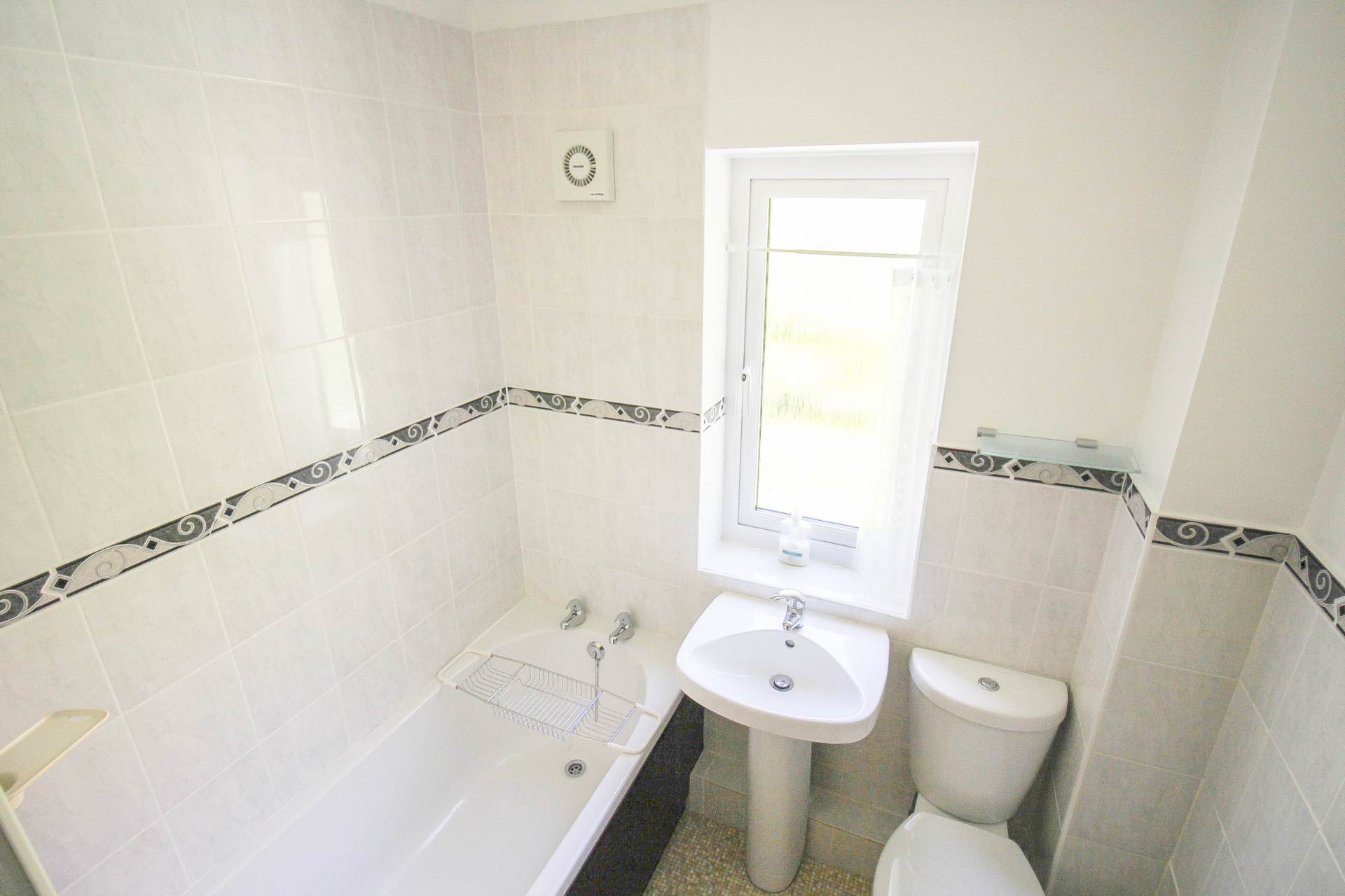 Hill Road** Own Entrance**Well Managed Block of 7 Flats**Super Location**2 Bedrooms**Parking**, Image 12