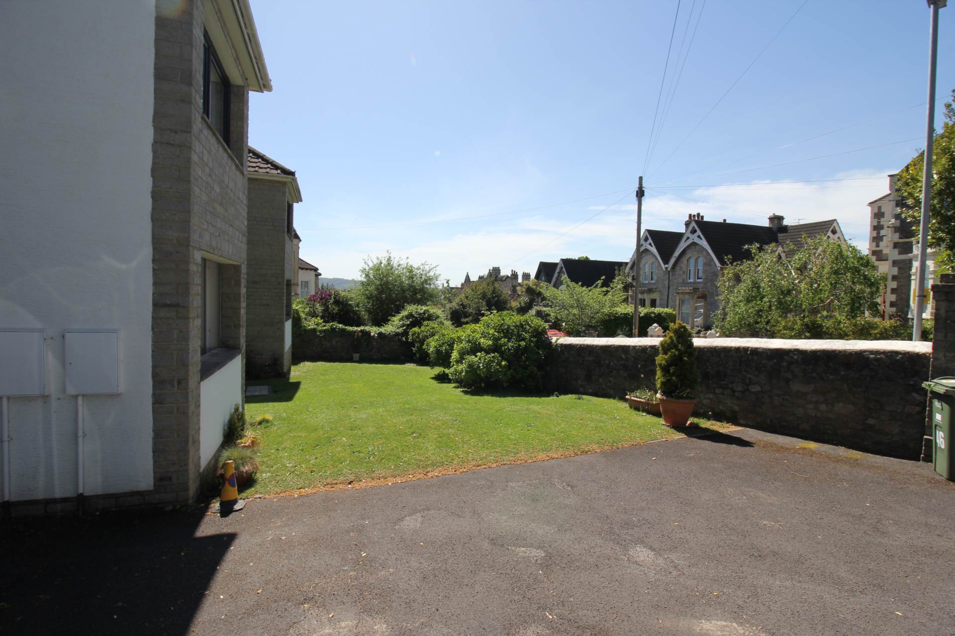 Hill Road** Own Entrance**Well Managed Block of 7 Flats**Super Location**2 Bedrooms**Parking**, Image 13