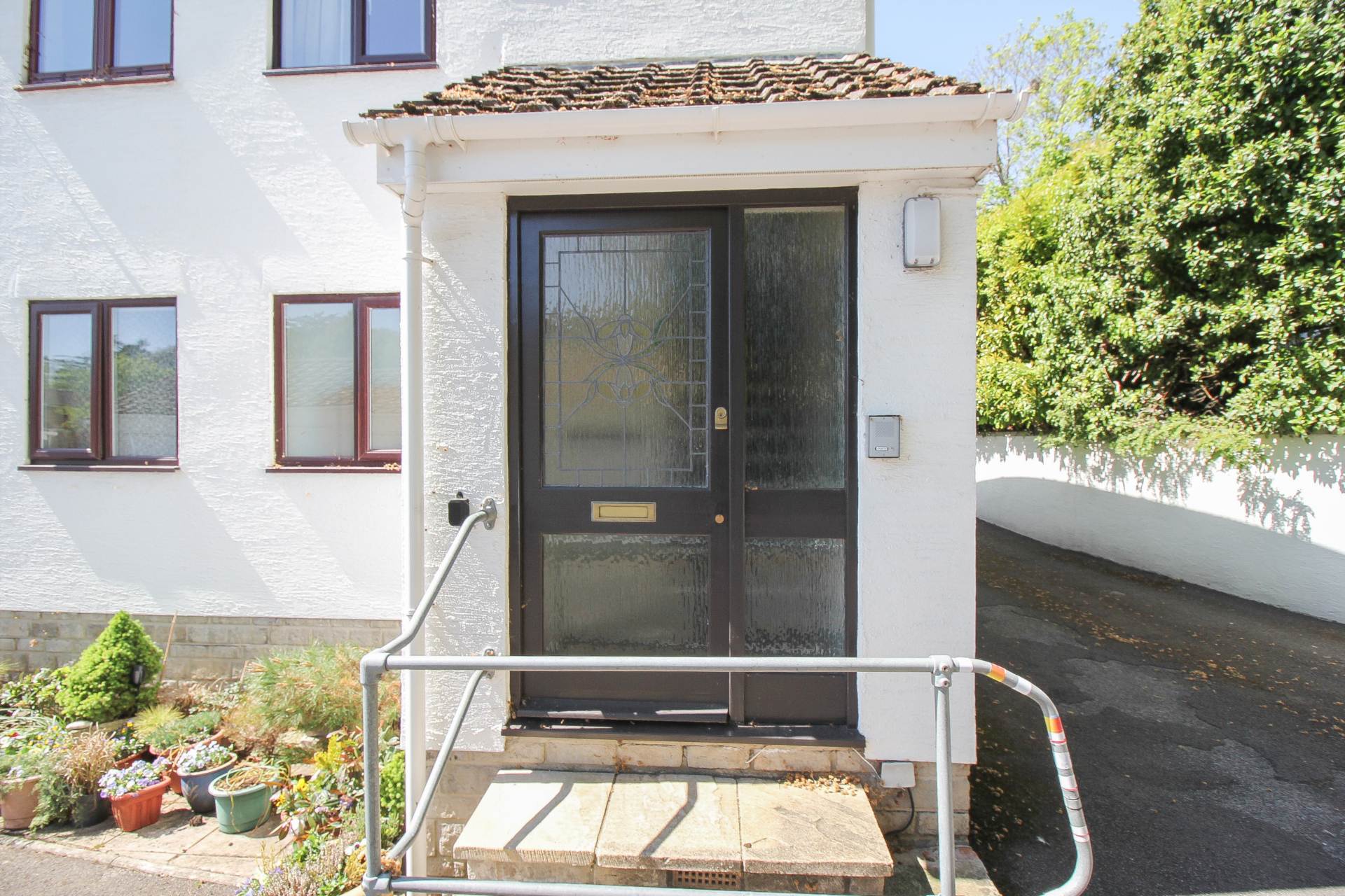 Hill Road** Own Entrance**Well Managed Block of 7 Flats**Super Location**2 Bedrooms**Parking**, Image 15