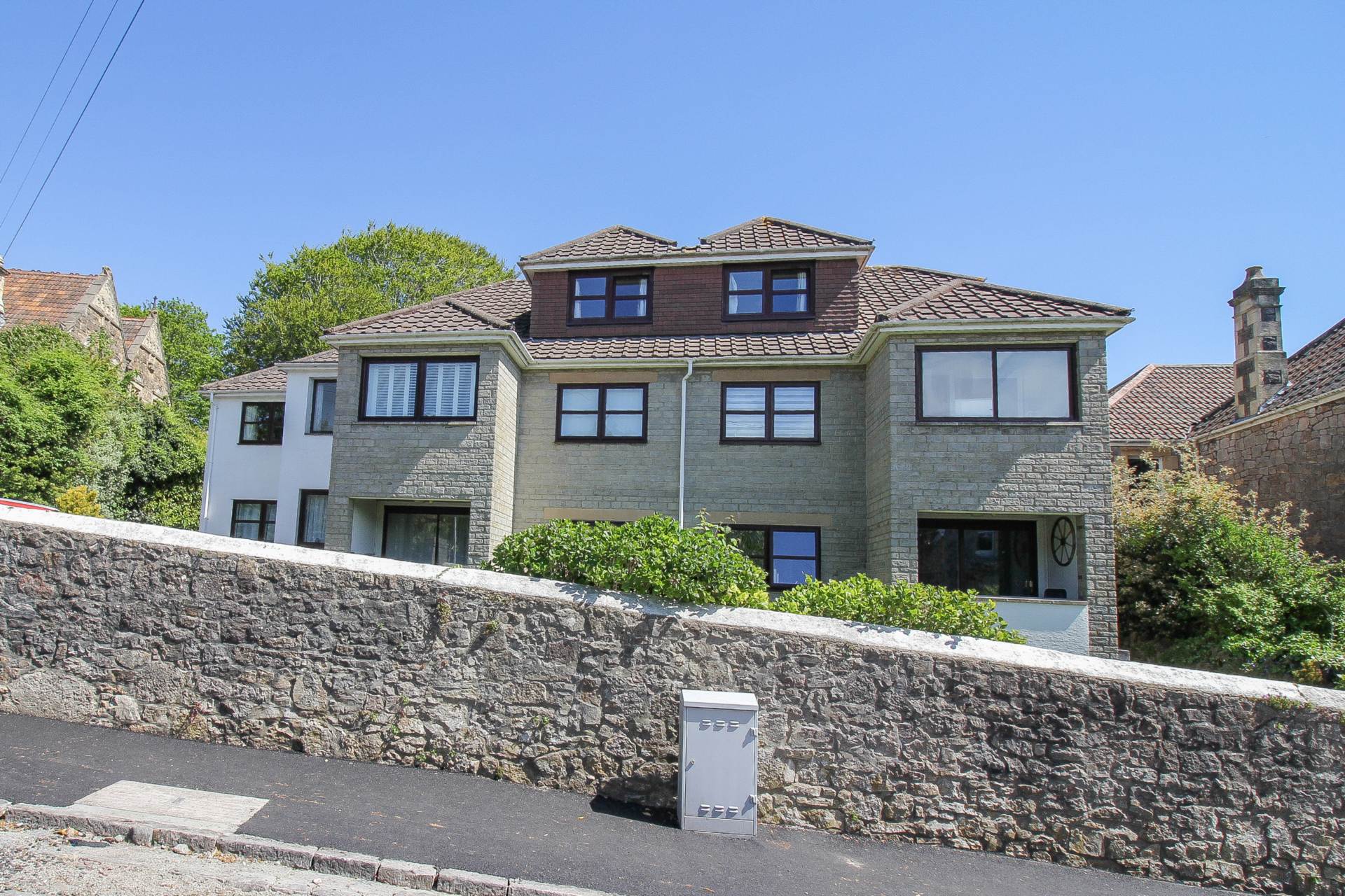 Hill Road** Own Entrance**Well Managed Block of 7 Flats**Super Location**2 Bedrooms**Parking**, Image 17
