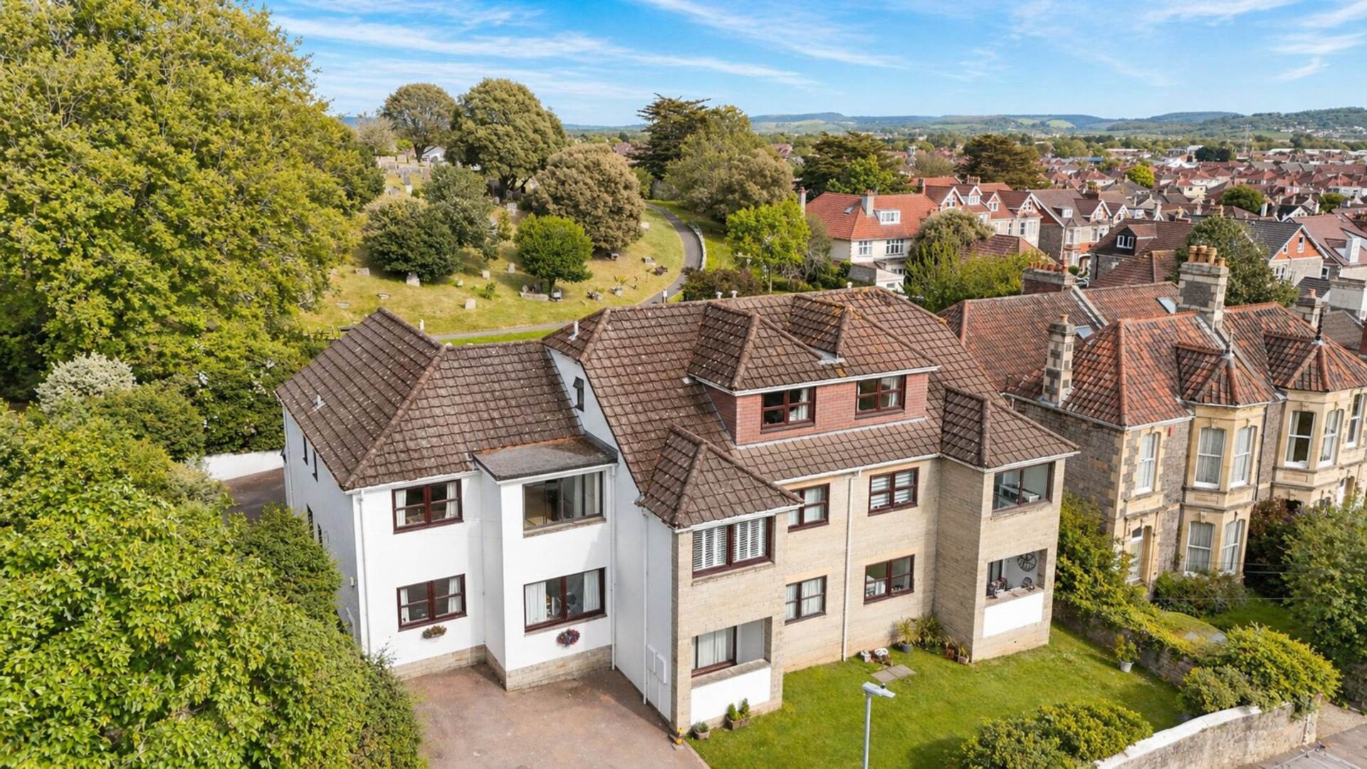 Hill Road** Own Entrance**Well Managed Block of 7 Flats**Super Location**2 Bedrooms**Parking**, Image 2