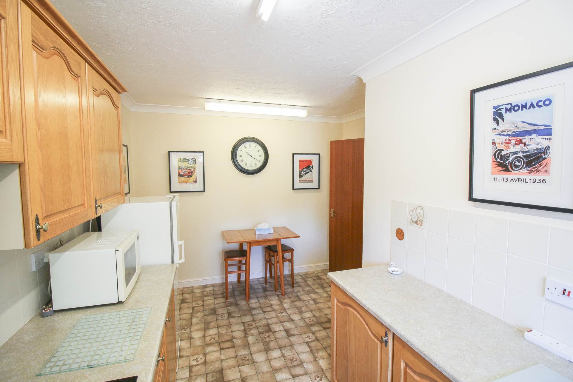 Hill Road** Own Entrance**Well Managed Block of 7 Flats**Super Location**2 Bedrooms**Parking**, Image 8