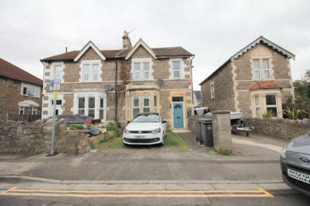 Charming 2-Bedroom First Floor Flat, Image 1