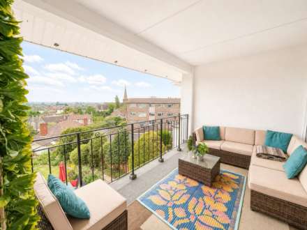 Trewartha Close, Hillside, Image 24