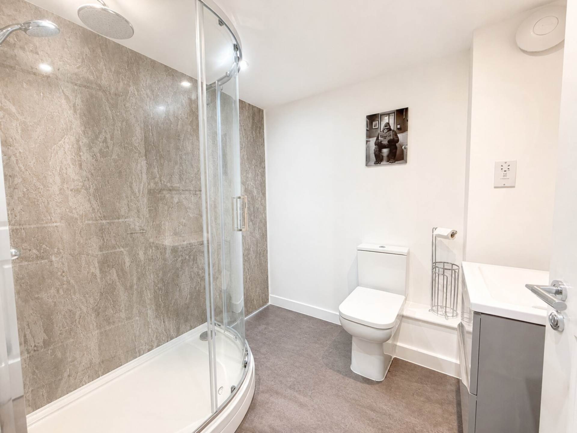 Bristol Road Lower, Hillside - Modern Apartment, Image 11