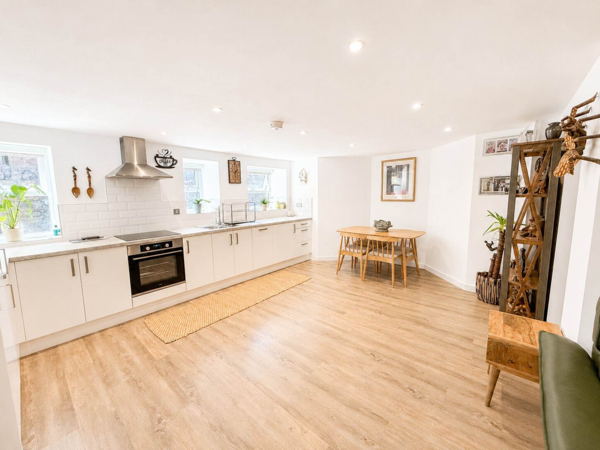Bristol Road Lower, Hillside - Modern Apartment, Image 2