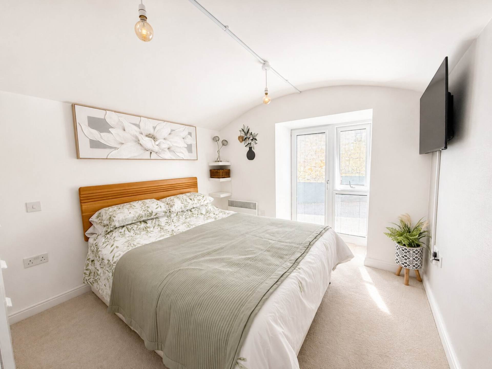 Bristol Road Lower, Hillside - Modern Apartment, Image 9