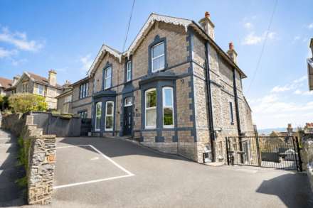 Bristol Road Lower, Hillside - Modern Apartment