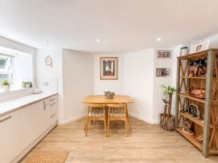 Bristol Road Lower, Hillside - Modern Apartment, Image 6