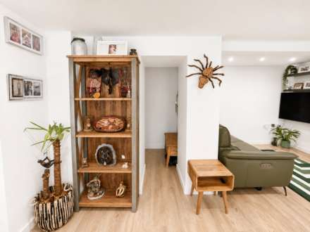 Bristol Road Lower, Hillside - Modern Apartment, Image 7