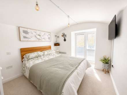 Bristol Road Lower, Hillside - Modern Apartment, Image 9