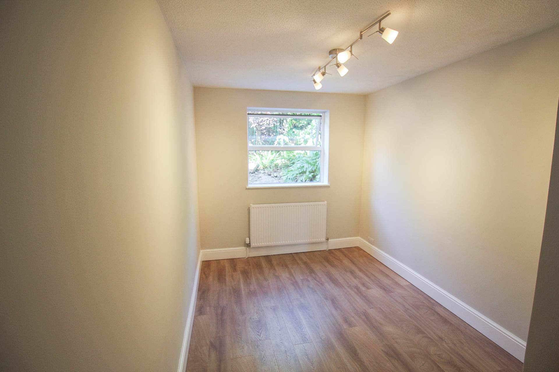 Arundell Court**Ground Floor**Totally Renovated**two Bedrooms**Patio Area**2 Minutes to Town**, Image 10