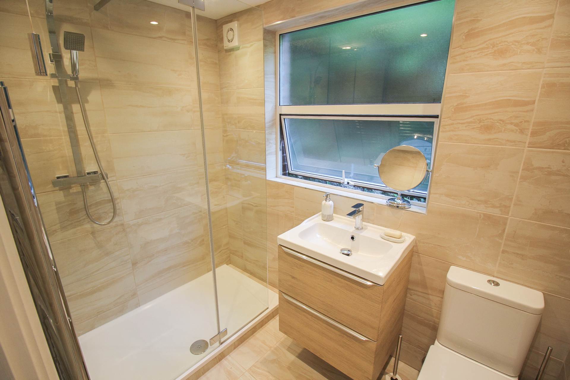 Arundell Court**Ground Floor**Totally Renovated**two Bedrooms**Patio Area**2 Minutes to Town**, Image 11