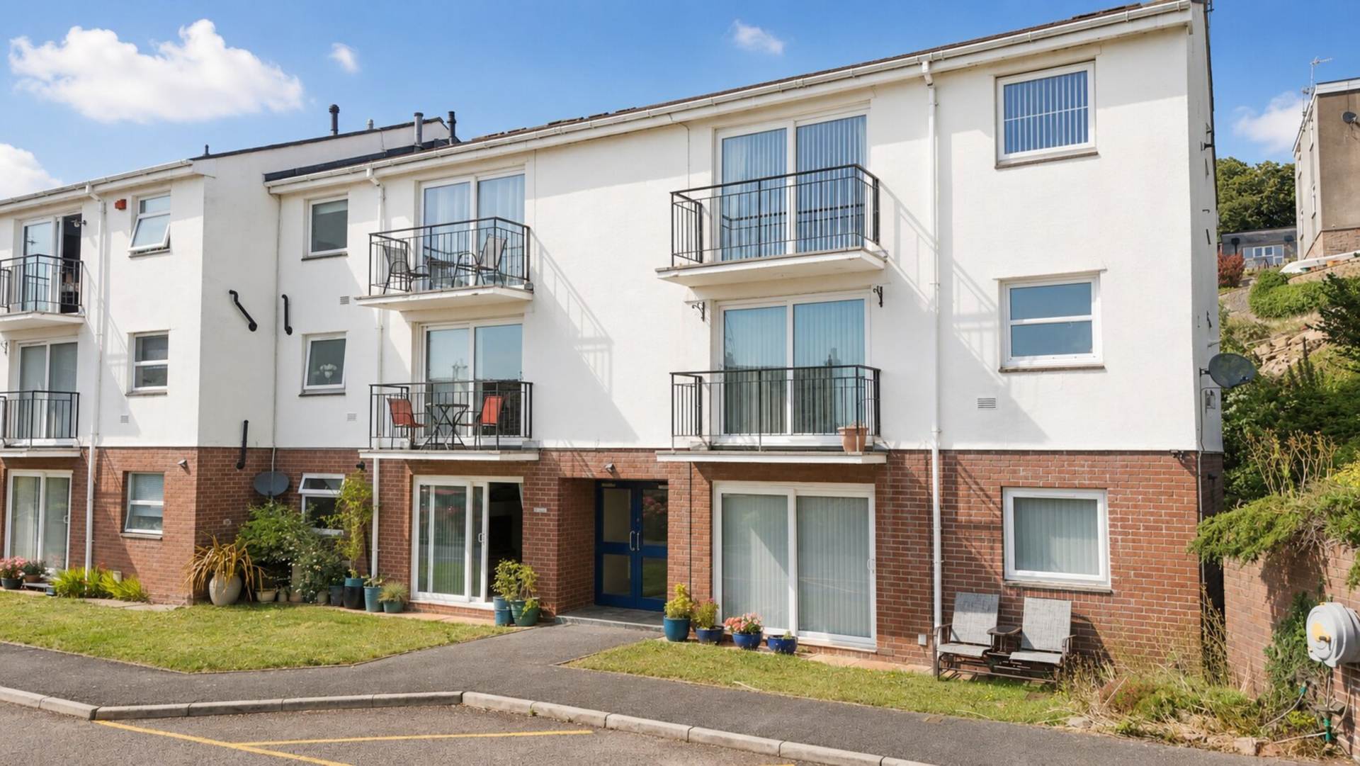 Arundell Court**Ground Floor**Totally Renovated**two Bedrooms**Patio Area**2 Minutes to Town**, Image 15