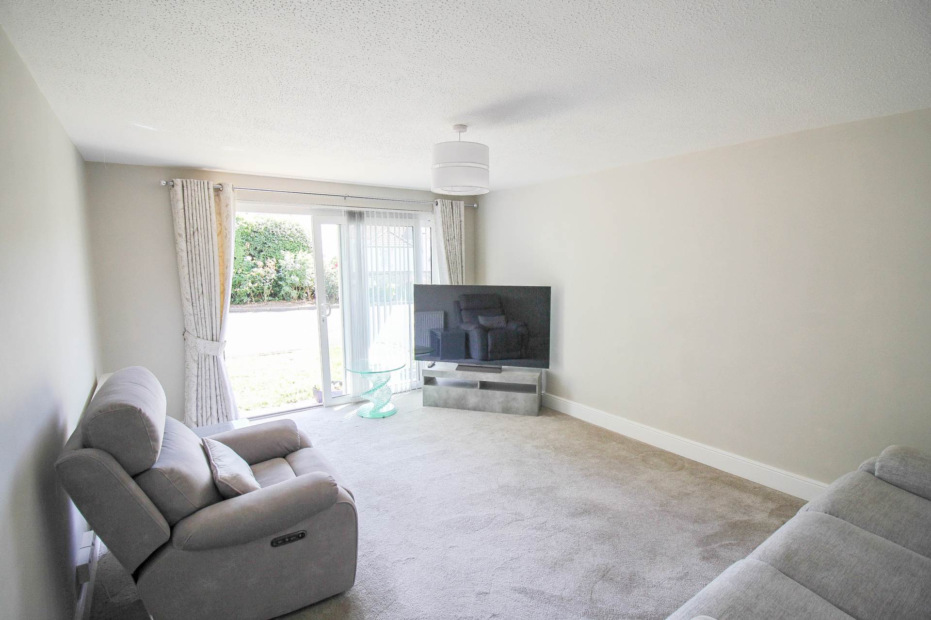 Arundell Court**Ground Floor**Totally Renovated**two Bedrooms**Patio Area**2 Minutes to Town**, Image 2