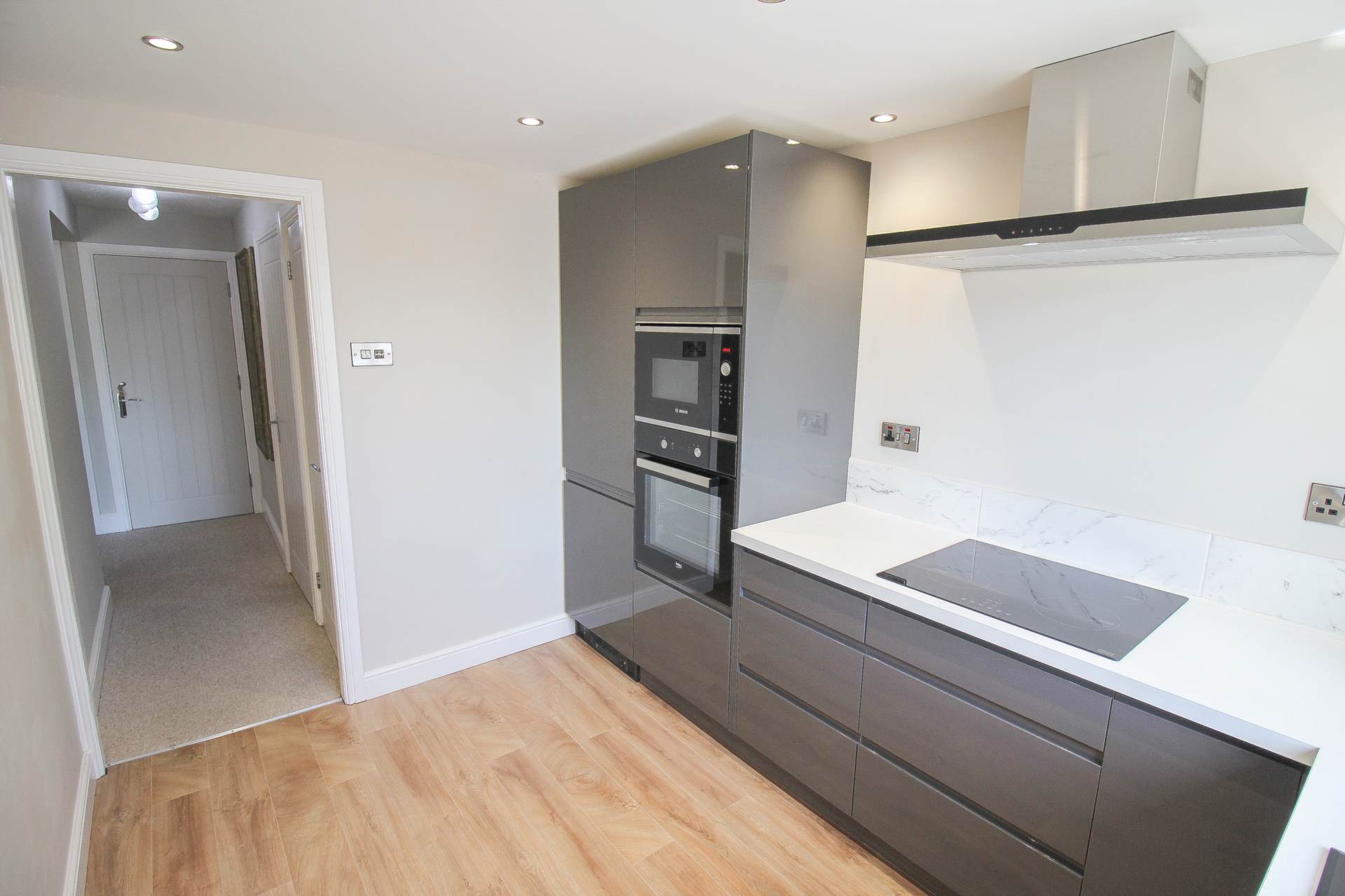 Arundell Court**Ground Floor**Totally Renovated**two Bedrooms**Patio Area**2 Minutes to Town**, Image 5