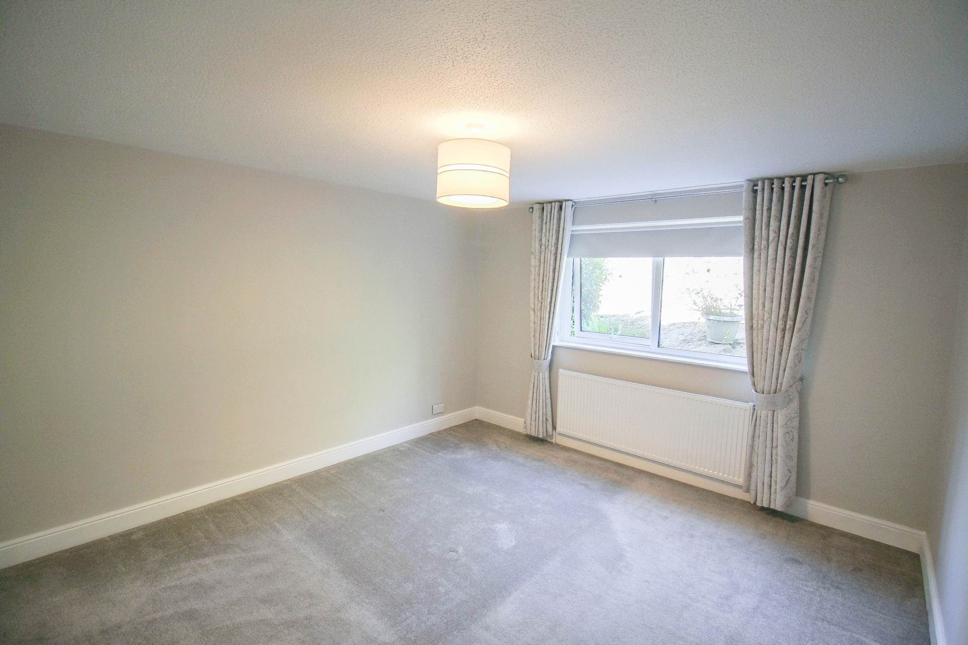 Arundell Court**Ground Floor**Totally Renovated**two Bedrooms**Patio Area**2 Minutes to Town**, Image 8