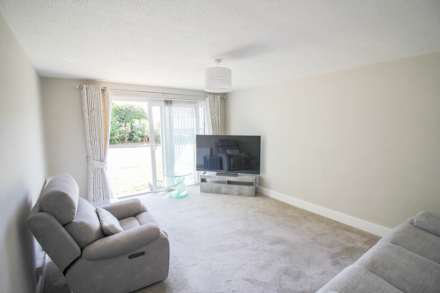 Arundell Court**Ground Floor**Totally Renovated**two Bedrooms**Patio Area**2 Minutes to Town**, Image 2