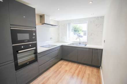 Arundell Court**Ground Floor**Totally Renovated**two Bedrooms**Patio Area**2 Minutes to Town**, Image 4