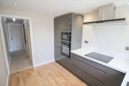 Arundell Court**Ground Floor**Totally Renovated**two Bedrooms**Patio Area**2 Minutes to Town**, Image 5