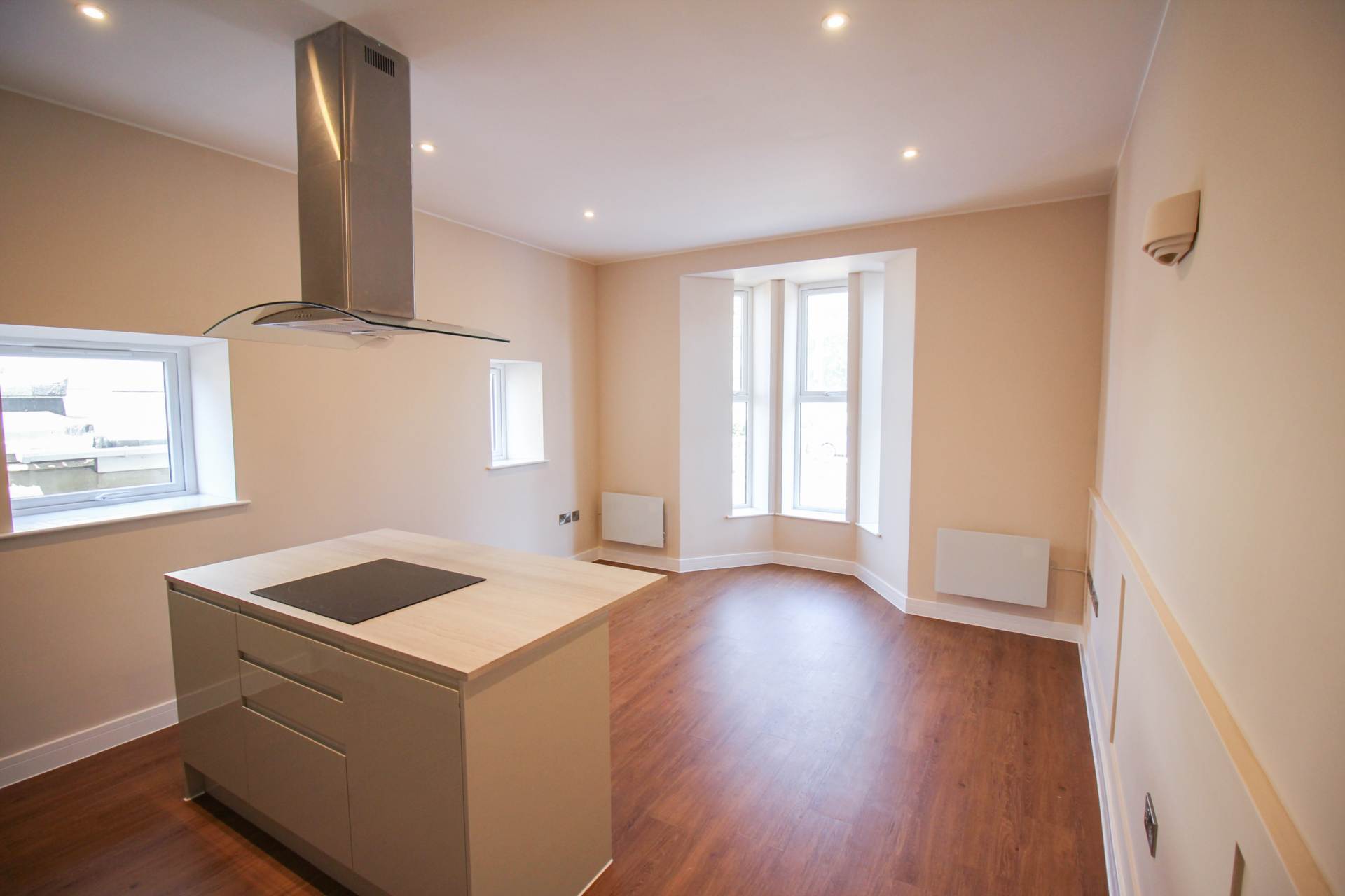 Ellenborough Park South**Stunningly Presented**2 Minutes to Beach**Two Bedrooms**En Suite**Allocated Parking**, Image 4