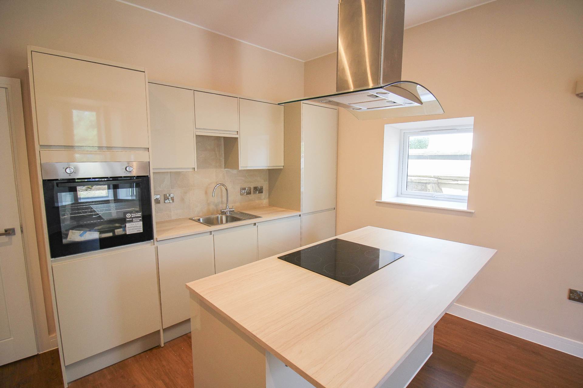 Ellenborough Park South**Stunningly Presented**2 Minutes to Beach**Two Bedrooms**En Suite**Allocated Parking**, Image 5