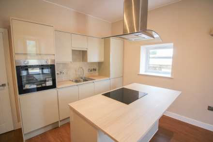 Ellenborough Park South**Stunningly Presented**2 Minutes to Beach**Two Bedrooms**En Suite**Allocated Parking**, Image 5