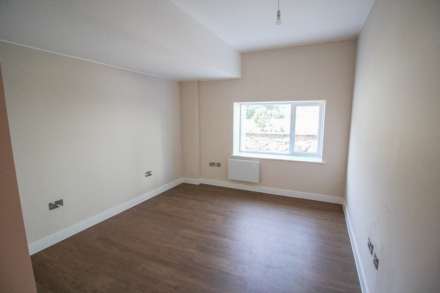 Ellenborough Park South**Stunningly Presented**2 Minutes to Beach**Two Bedrooms**En Suite**Allocated Parking**, Image 6