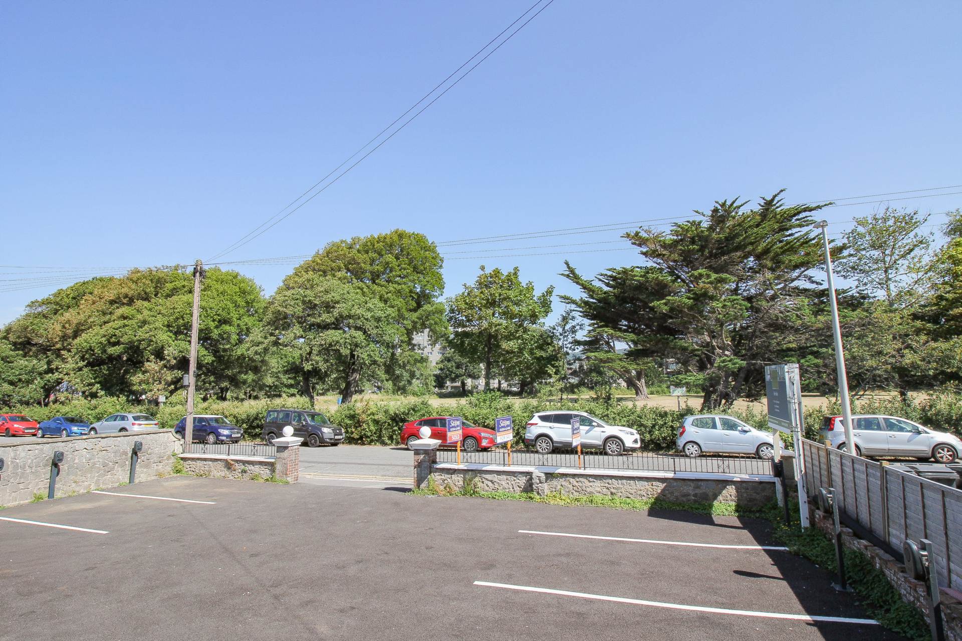 **2 Minutes to Beach**Newly Converted**Two Double Bedrooms**Ground Floor**Parking with EV Point**, Image 11