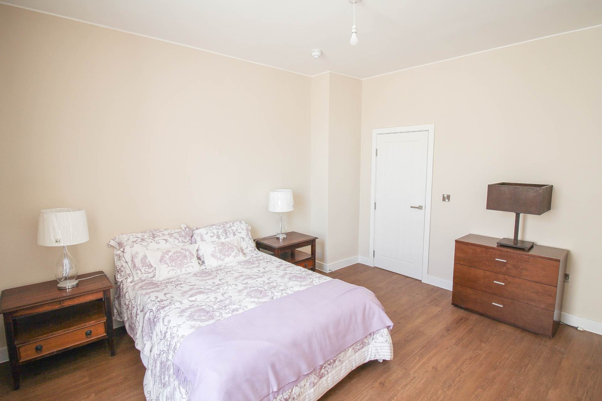 **2 Minutes to Beach**Newly Converted**Two Double Bedrooms**Ground Floor**Parking with EV Point**, Image 6