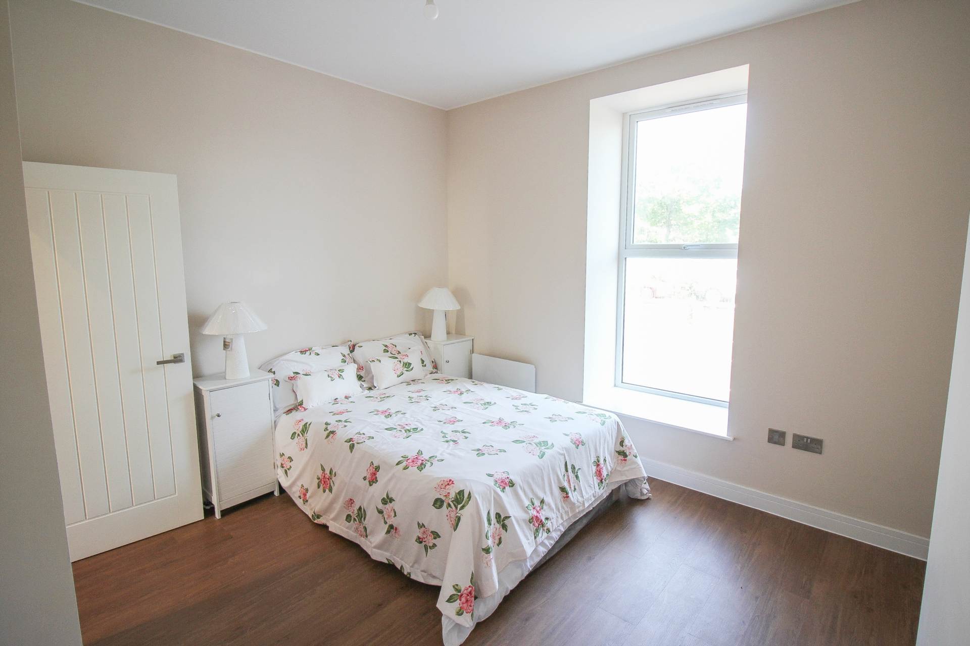 **2 Minutes to Beach**Newly Converted**Two Double Bedrooms**Ground Floor**Parking with EV Point**, Image 8