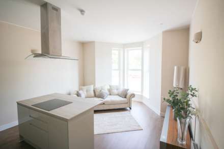 **2 Minutes to Beach**Newly Converted**Two Double Bedrooms**Ground Floor**Parking with EV Point**, Image 3