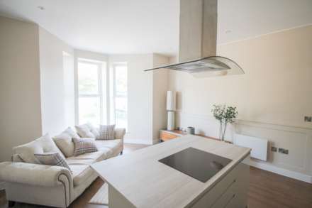 **2 Minutes to Beach**Newly Converted**Two Double Bedrooms**Ground Floor**Parking with EV Point**, Image 4