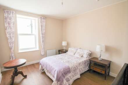 **2 Minutes to Beach**Newly Converted**Two Double Bedrooms**Ground Floor**Parking with EV Point**, Image 5