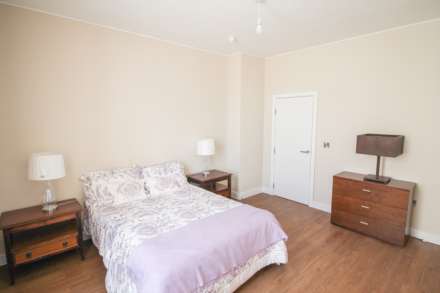 **2 Minutes to Beach**Newly Converted**Two Double Bedrooms**Ground Floor**Parking with EV Point**, Image 6