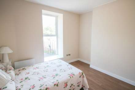**2 Minutes to Beach**Newly Converted**Two Double Bedrooms**Ground Floor**Parking with EV Point**, Image 7