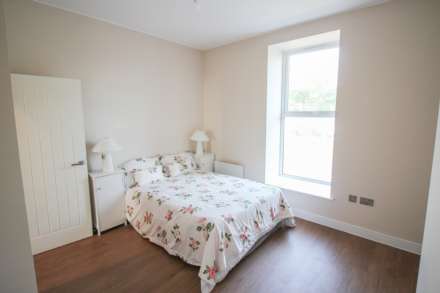 **2 Minutes to Beach**Newly Converted**Two Double Bedrooms**Ground Floor**Parking with EV Point**, Image 8
