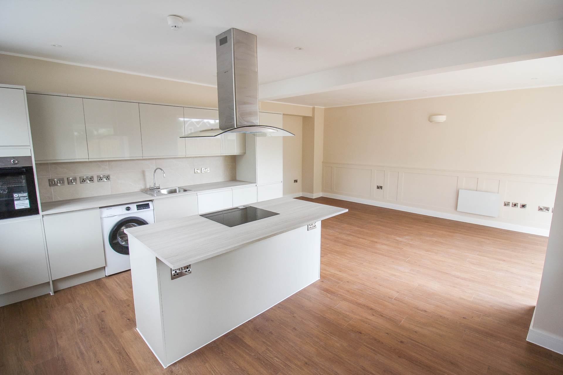 Ellenborough Park South**2 Minutes to Beach**Open Plan Living**2 Bedrooms**Garden**Allocated Parking**, Image 3